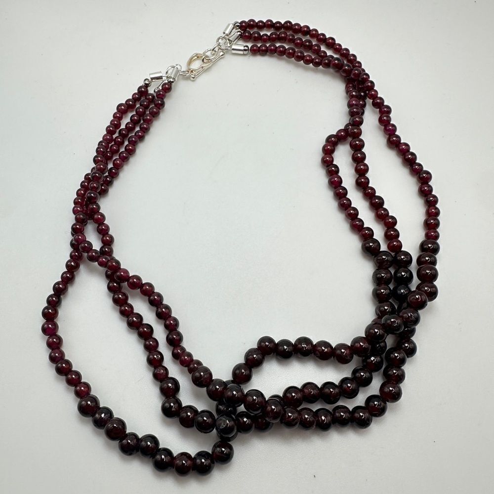 Three strands of SOLID GARNET graduated beaded necklace with silver tone clasp! - Picture 8 of 11